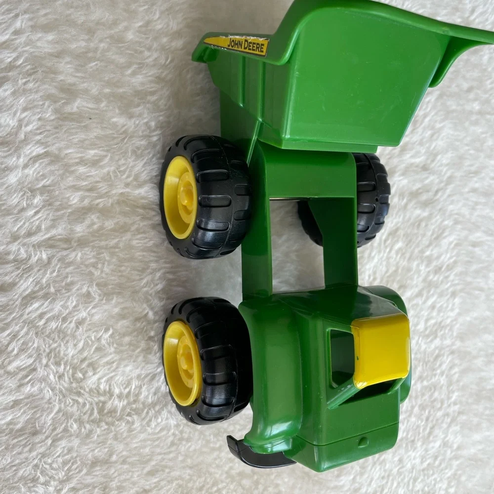 John Deere 4” X 6” Dump Truck